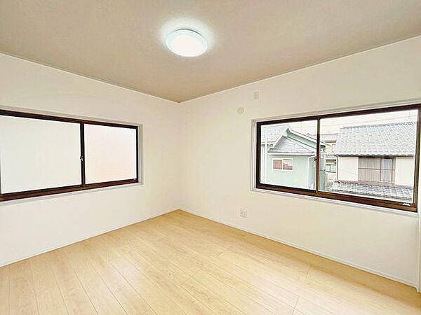 【リフォーム済】2階北東側洋室6帖です。