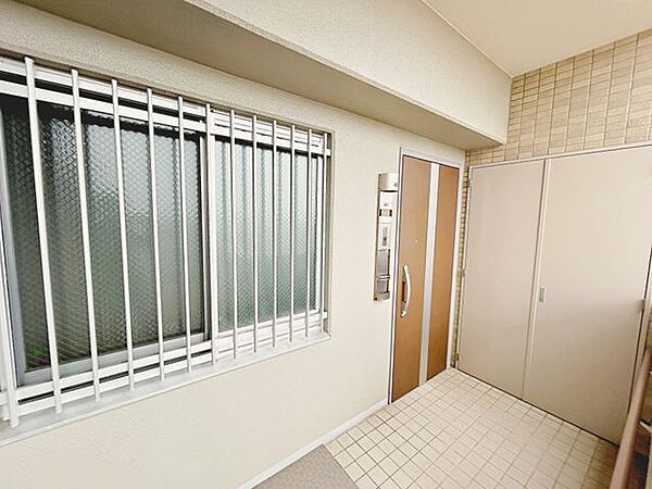 【リフォーム済】玄関外観写真になります。