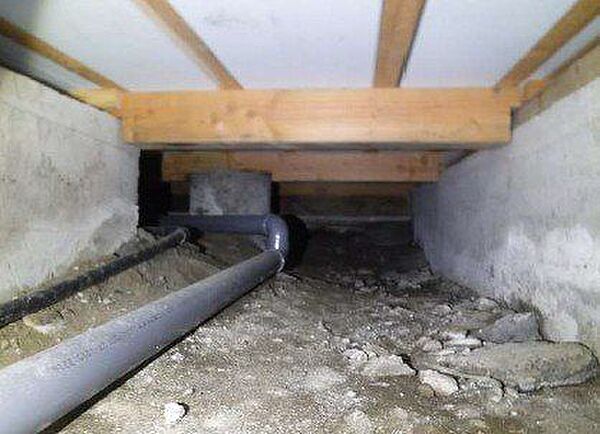 中古住宅の3大リスクである、雨漏り、主要構造部分の欠陥や腐食、給排水管の漏水や故障を2年間保証します。その前提で床下まで確認の上でリフォームし、シロアリの被害調査と防除工事もおこないます。
