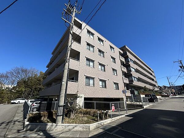 現地外観写真別角度になります。
