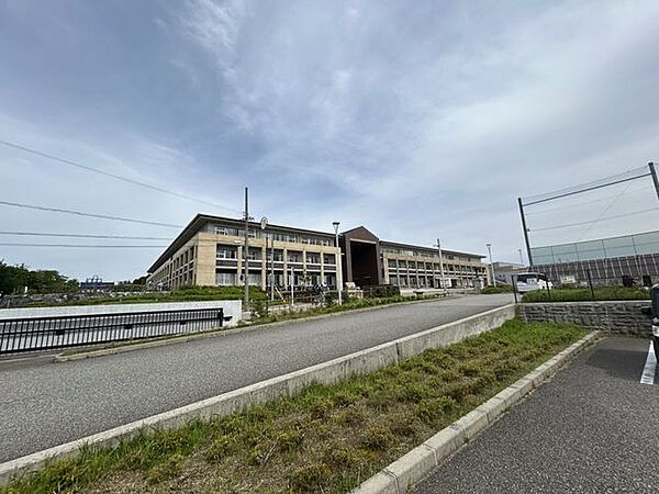 金沢市立泉小学校まで650ｍ 800m