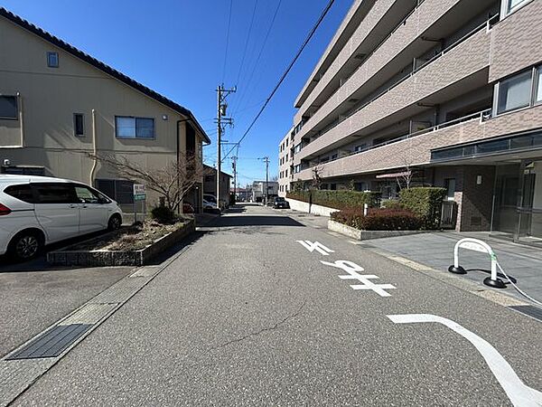 アルビスKULASU泉が丘中央店 前面道路になります。 510m