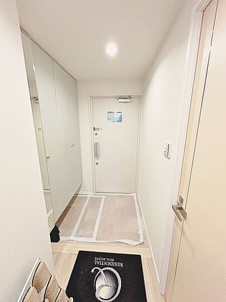 【リフォーム済】玄関内観写真になります。