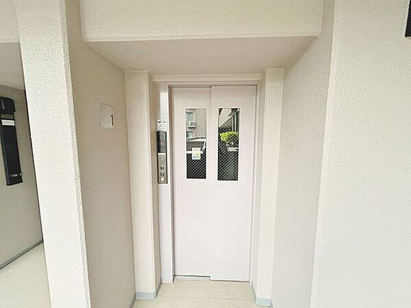 エレベーターになります。