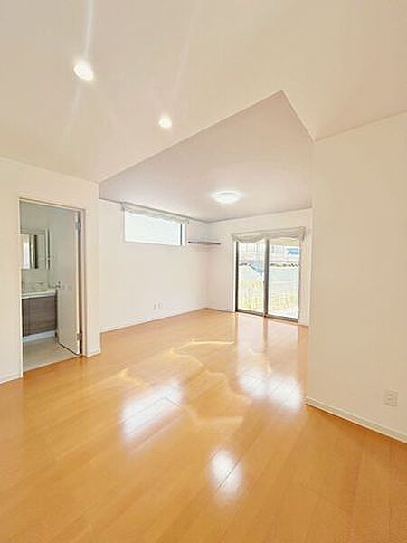 価格には消費税、リフォーム費用を含みます。リフォーム中でもご案内可能。内覧希望の方はお電話ください。