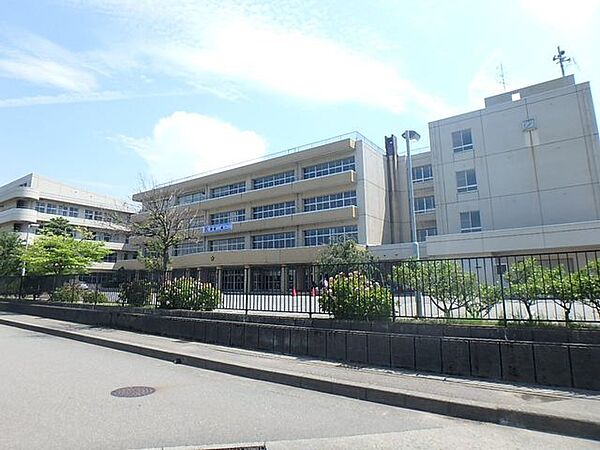 セブンイレブン金沢吉原町店 森本中学校まで約850ｍ。 1300m