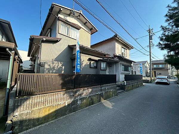 現地外観写真別角度になります。