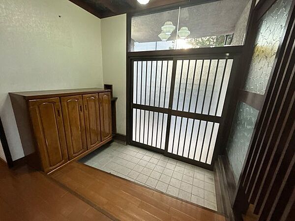 【リフォーム中】玄関内観写真になります。