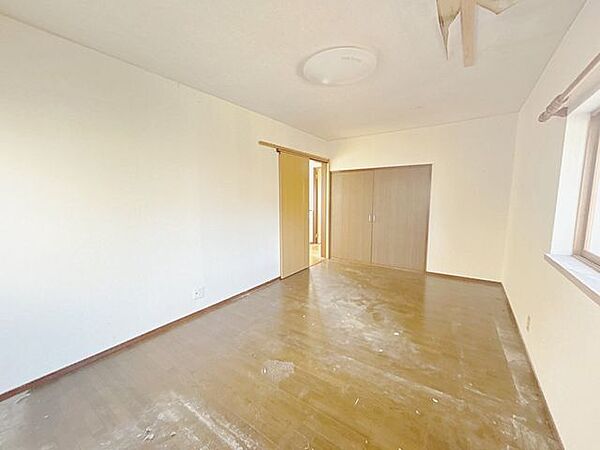【リフォーム中】2階7.5帖洋室の別角度です。クローゼット新設予定です。幅約1800ｍｍあるのでたっぷり収納できます。