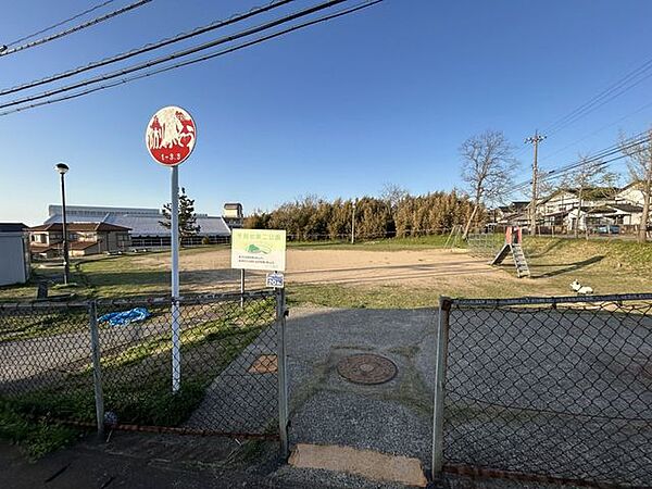 コンフォモール内灘 千鳥台第2公園まで約160ｍ。 350m