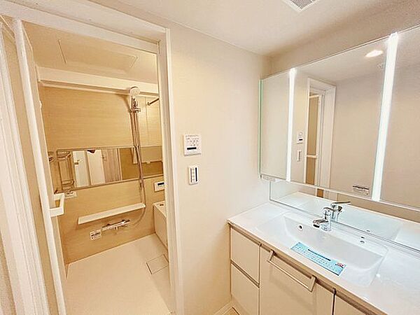 【リフォーム中】洗面所になります。洗面台は新品交換を予定しております。