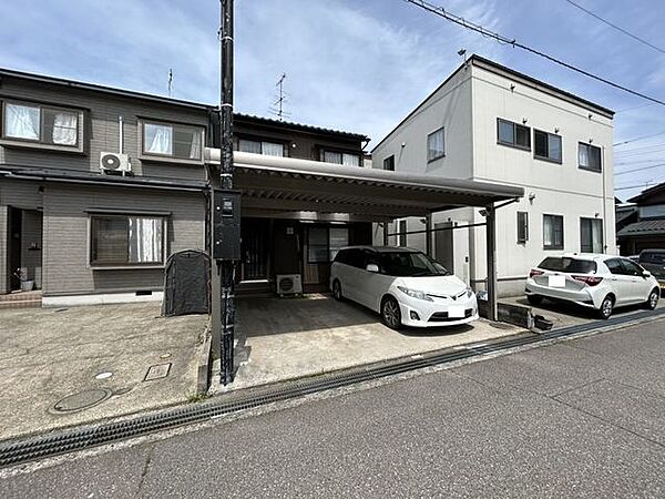 【リフォーム中】外観の別角度です。
