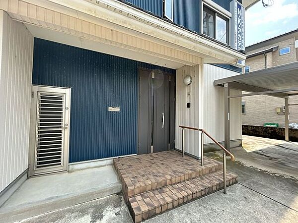 【リフォーム中】玄関の外観になります。外壁塗装を行います。