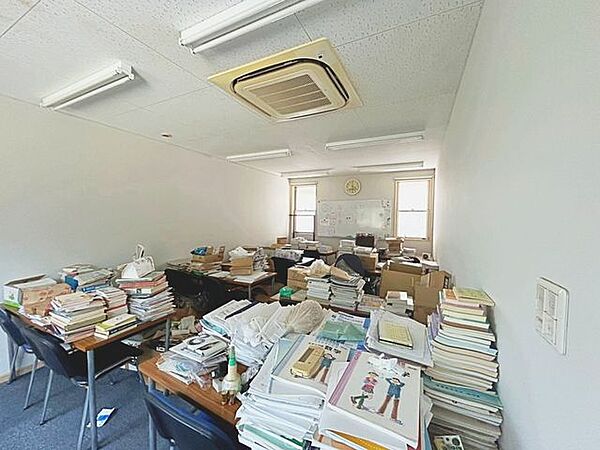 【リフォーム中】1階約16帖洋室になります。キッチンを新設し、LDKに間取り変更予定です。
