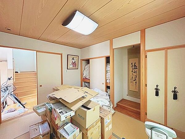 【リフォーム中】1階約6帖和室の別角度になります。