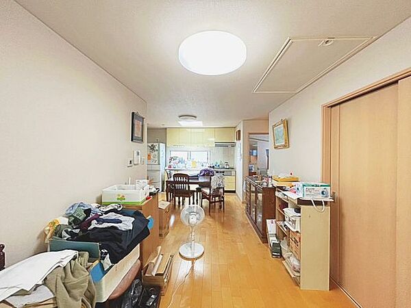 【リフォーム中】2階約17.3帖LDKになります。約6帖洋室を新設し、クロス張替え、照明交換、建具新設を行います。