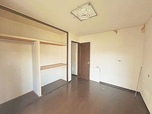 【現況販売】2階約9帖洋室です。
