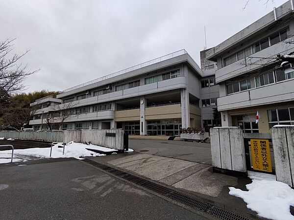 金沢市立犀桜小学校 700m