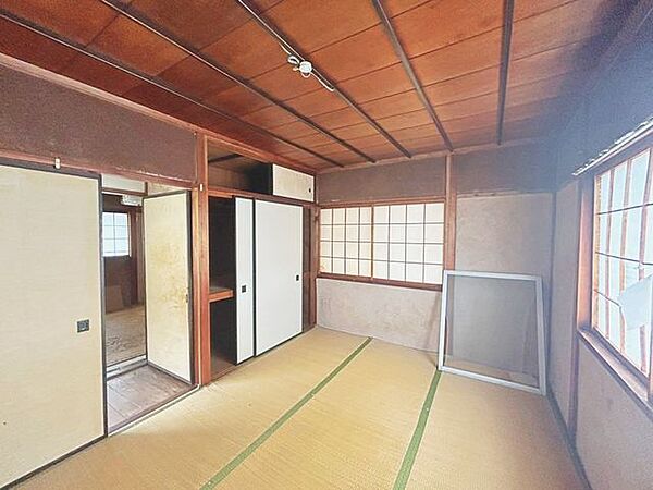 【現況販売】2階約6帖和室になります。