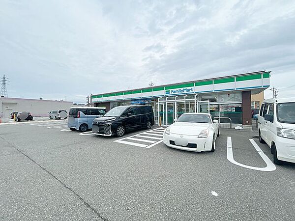 コンビニ ファミリーマート 金沢木曳野店様300ｍ