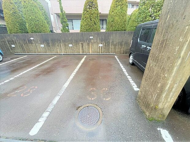 駐車スペースの写真になります。