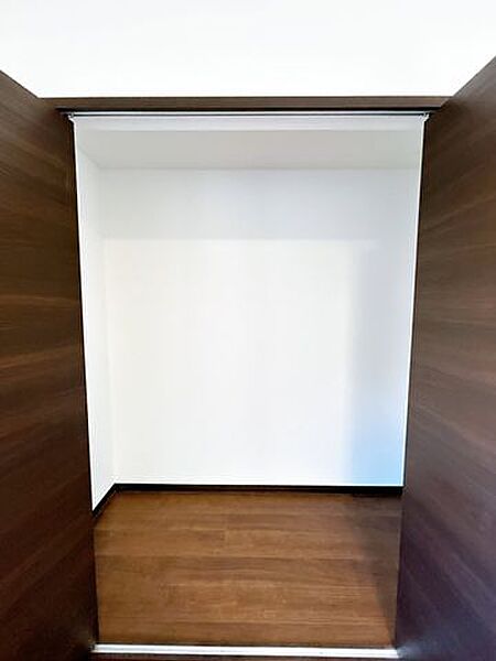 【リフォーム済/収納】各居室にクローゼットを設置いたしました。服等の収納には困りませんね。
