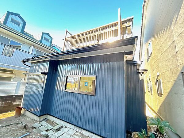 【リフォーム済/外観写真】南側から撮影した外観写真になります。外壁塗装を行いました。