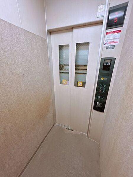 【エレベーター】こちらのマンションには1基のエレベーターがございます。
