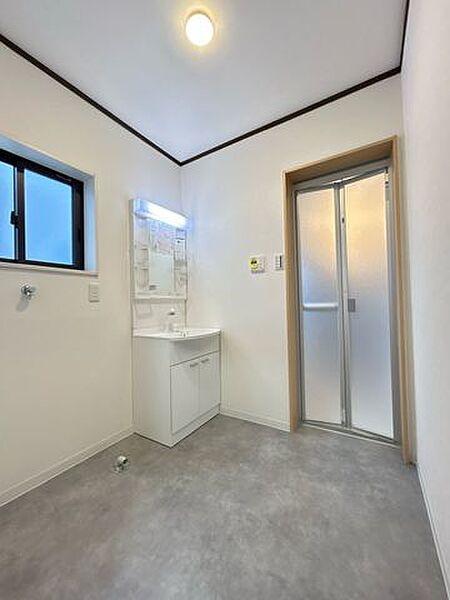 【リフォーム済】洗面化粧台です。パナソニック製に新品交換させていただきました。