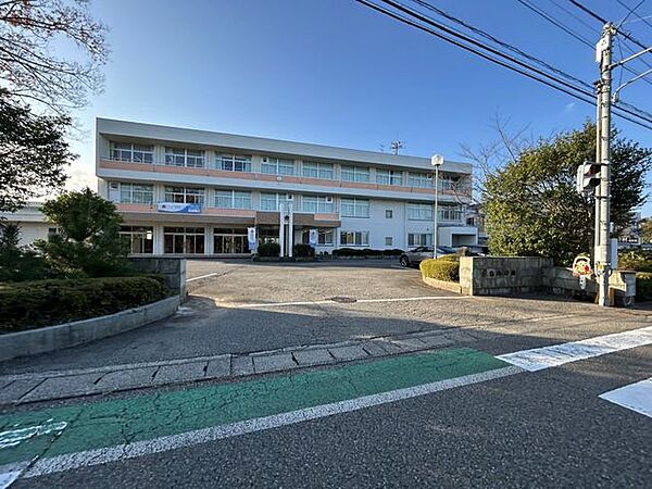 【近隣写真】坂井市雄島小学校まで約2600ｍ。