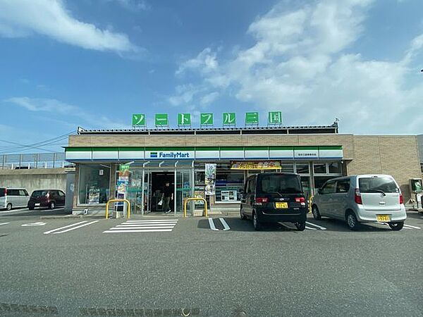 ハニー新鮮館みくに 【近隣写真】ファミリーマート坂井市三国東店まで約3500ｍ。 4500m