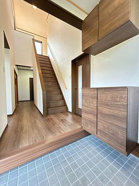【リフォーム済】壁天井クロスの張替、照明の新品交換をさせていただきました。