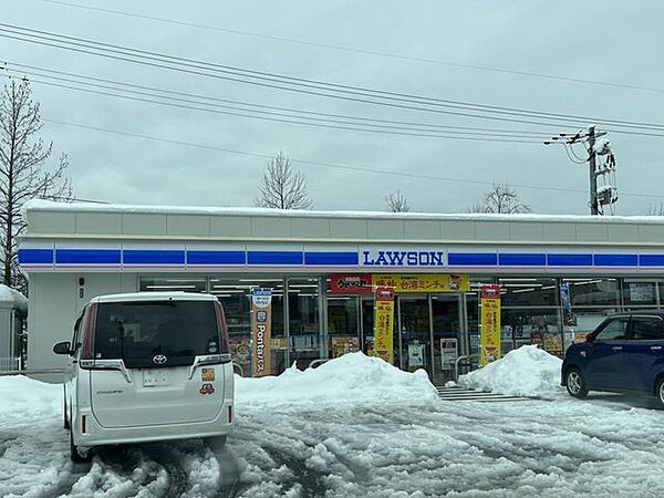 【周辺環境/コンビニ】ローソン福井板垣3丁目店まで約700mです。