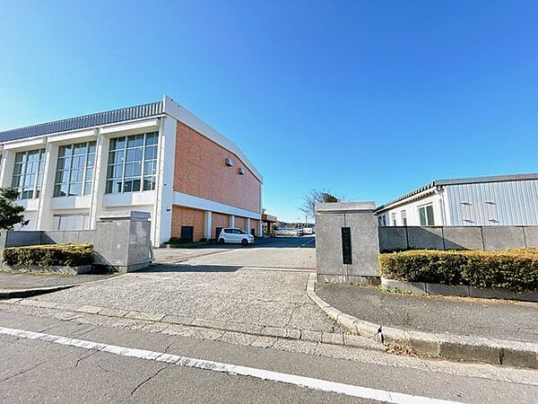 【周辺環境/小学校】社西小学校まで約850m（徒歩約11分）になります。