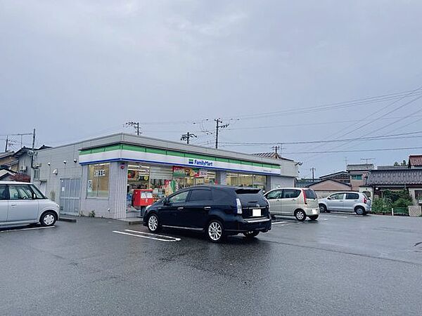 バロー久喜津店 【周辺環境/コンビニ】ファミリーマート福井若杉浜3丁目店まで約1100m（徒歩約14分）になります。 400m