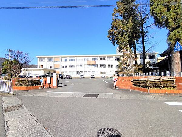 【近隣写真】大野市下庄小学校まで約1000ｍ。