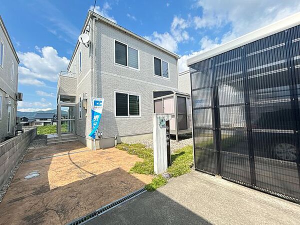 一条工務店様施工の築10年の築浅物件です。カーポート付になります。