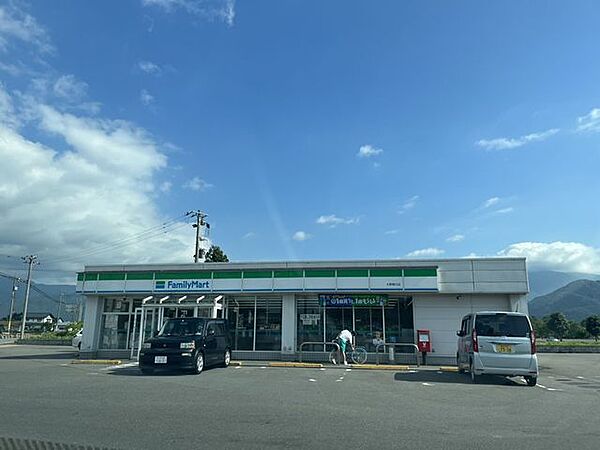 ファミリーマート大野春日店まで約850ｍになります。