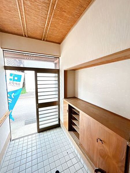 【玄関内観】玄関内観の写真になります。