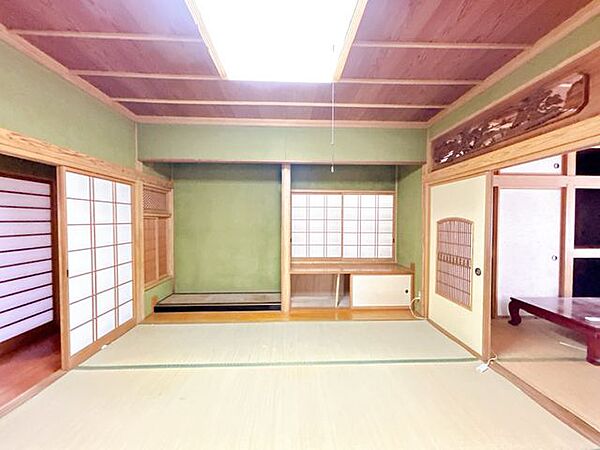 【1F中央8帖和室】1F中央8帖和室の写真になります。