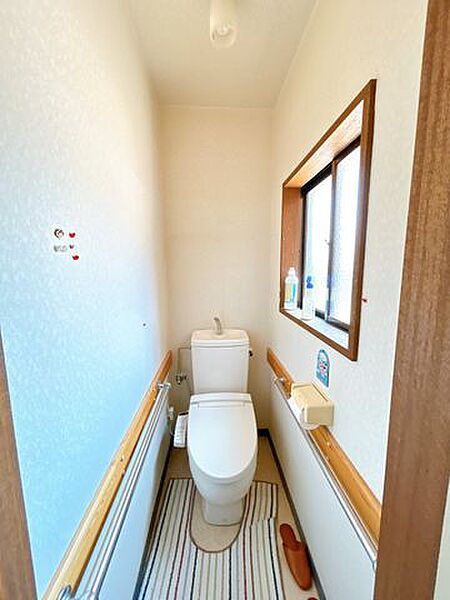 【リフォーム中/トイレ】1Fトイレの写真になります。クロスの張替、照明交換、CF重張、トイレ交換を行います。