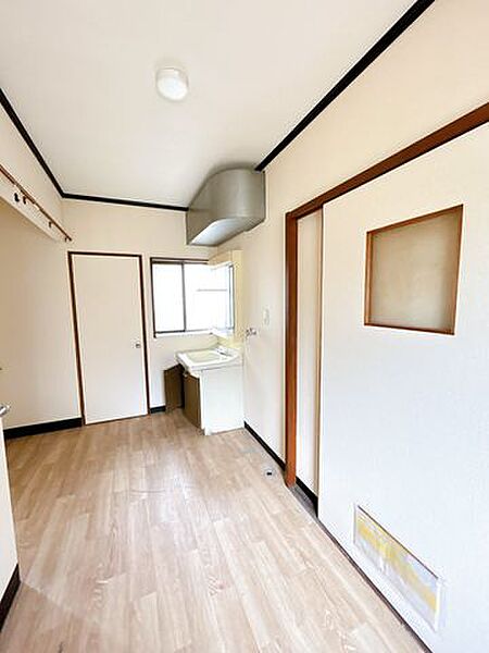 【リフォーム中/洗面台】洗面台の写真になります。クロスの張替、洗面台交換、CF重張等行います。