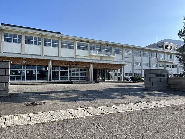 【周辺環境/中学校】開成中学校まで約1100ｍ(徒歩約14分)になります。