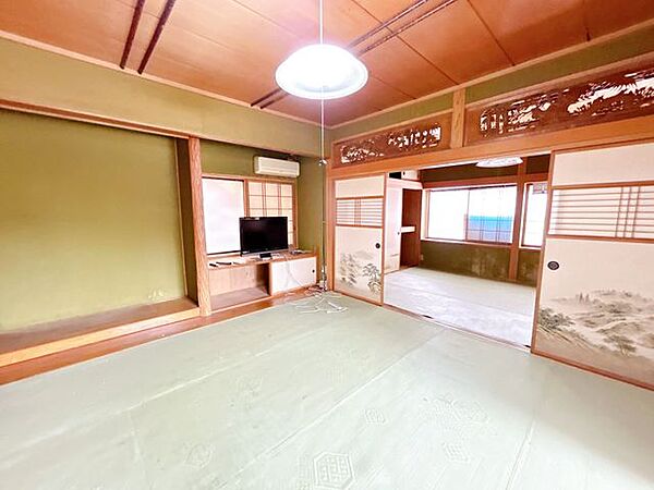【2F8帖和室】2F8帖和室の写真になります。