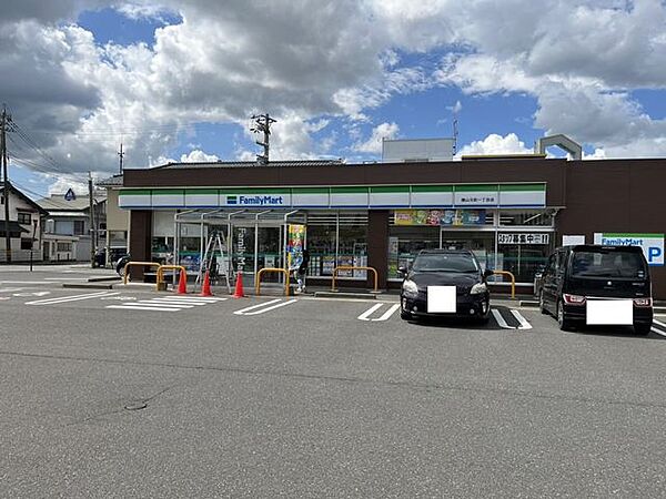ファミリーマート勝山元町一丁目店 徒歩5分。 380m