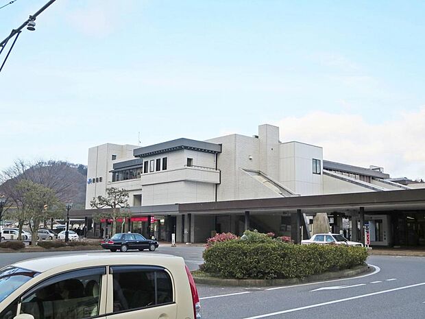 「JR東海道本線 彦根駅」まで約500m、徒歩約7分です。毎日の通勤も安心です。