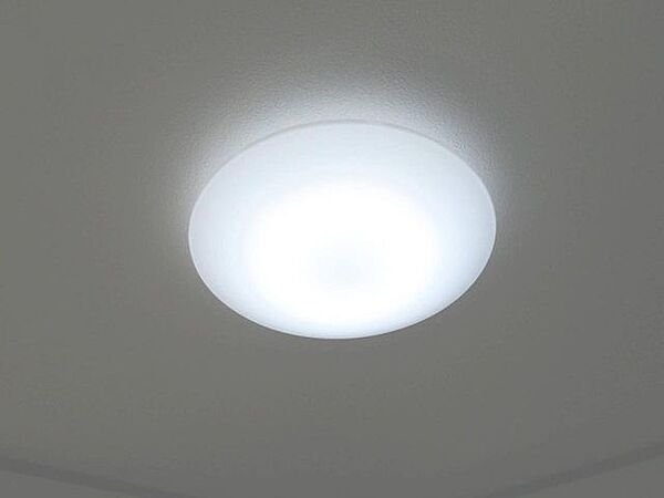 【リフォーム済】各居室にはＬＥＤ照明器具を新設します。リモコン付きで操作も簡単。ＬＥＤですので節約にもなりますね。