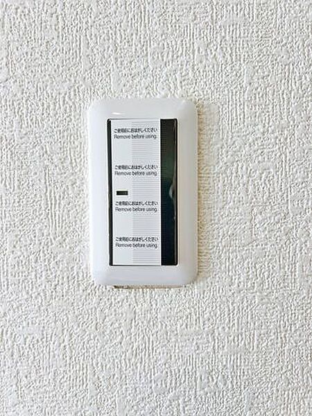 【リフォーム済】照明スイッチはワイドタイプに交換予定。毎日手に触れる部分なので気になりますよね。新品できれいですし、見た目もシンプルで押しやすいです。