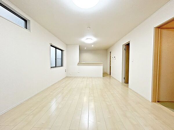【現況販売】リビング写真別角度写真