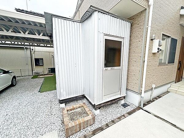 セブンーイレブン長浜公園町店 【現況販売】外構倉庫部分。 600m